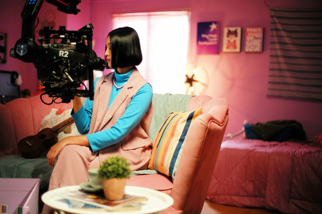 actress in casual interview